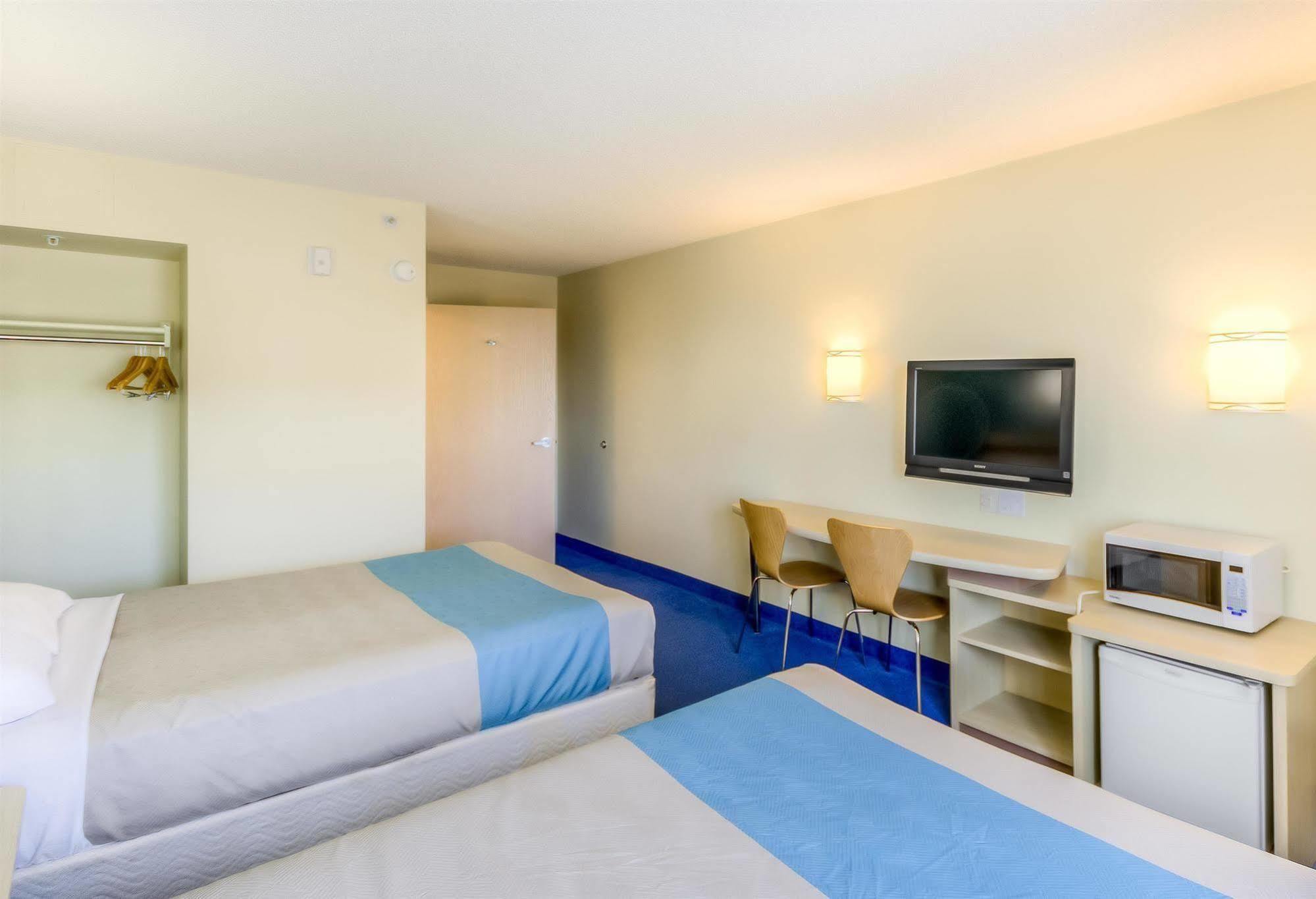 Motel 6-Estevan, Sk Экстерьер фото